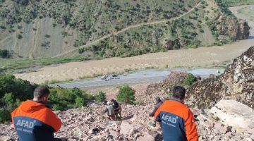 Hakkari’de Dağda Mahsur Kalan Genç, AFAD Tarafından Kurtarıldı